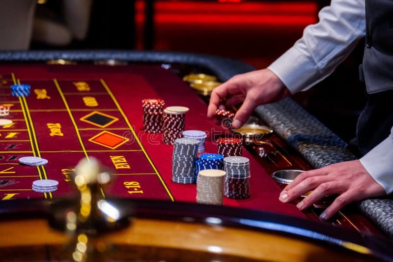 shwecasion Live Blackjack — Dealer ကဒ်ဖြန့်နေသော Live Blackjack စားပွဲ