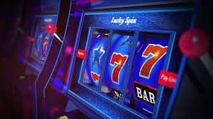 Myanmar ဘောလုံးပွဲကြည့်ရင်း Sportsbook တွင် လောင်းကစားနေသော မြင်ကွင်း